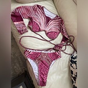 Aleyah long sleeve swim suit 2 piece size Small.